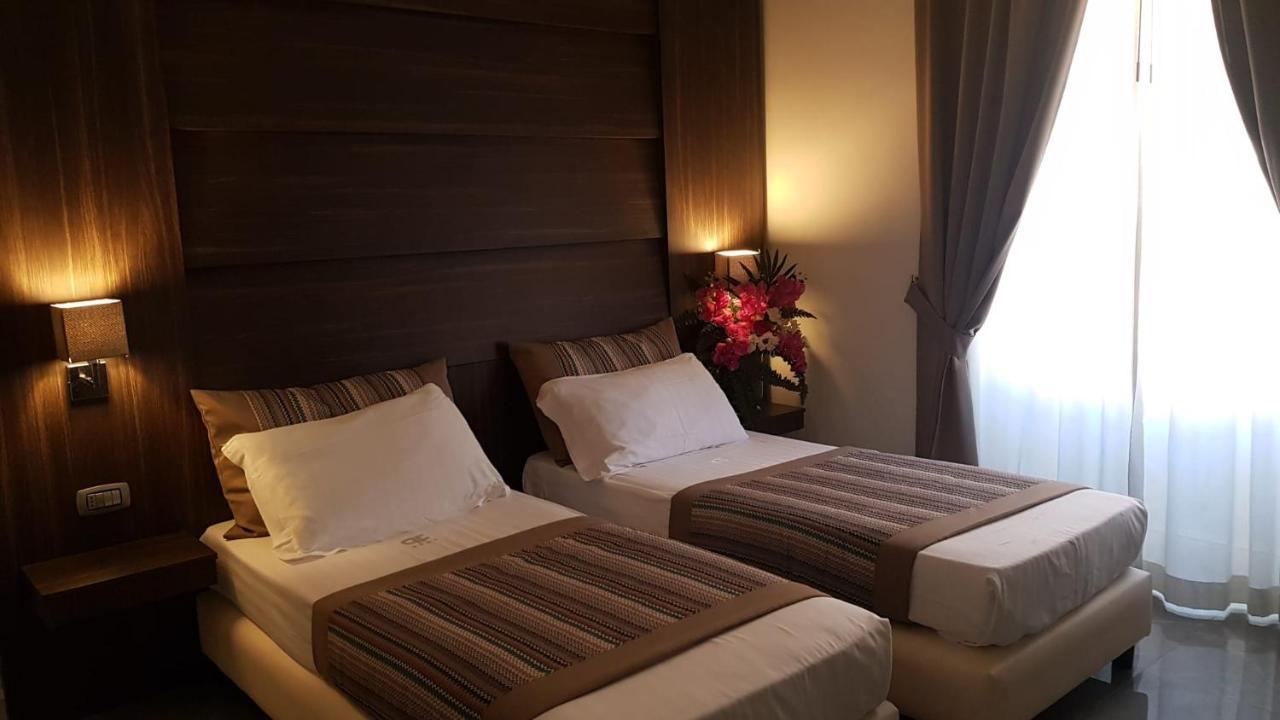 ปาลัซโซ ฟิเรนเซ Hotel เนเปิลส์ ภายนอก รูปภาพ