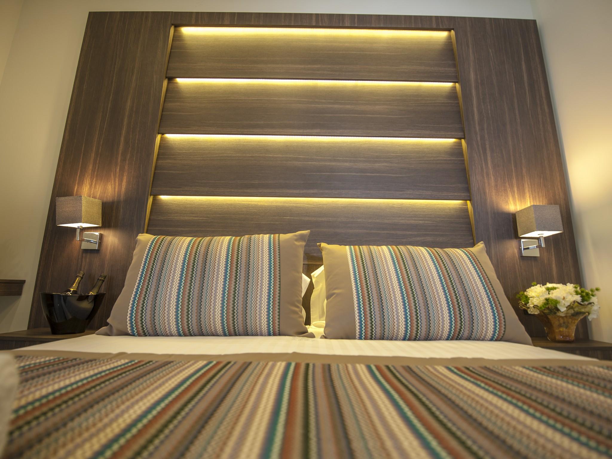 ปาลัซโซ ฟิเรนเซ Hotel เนเปิลส์ ภายนอก รูปภาพ