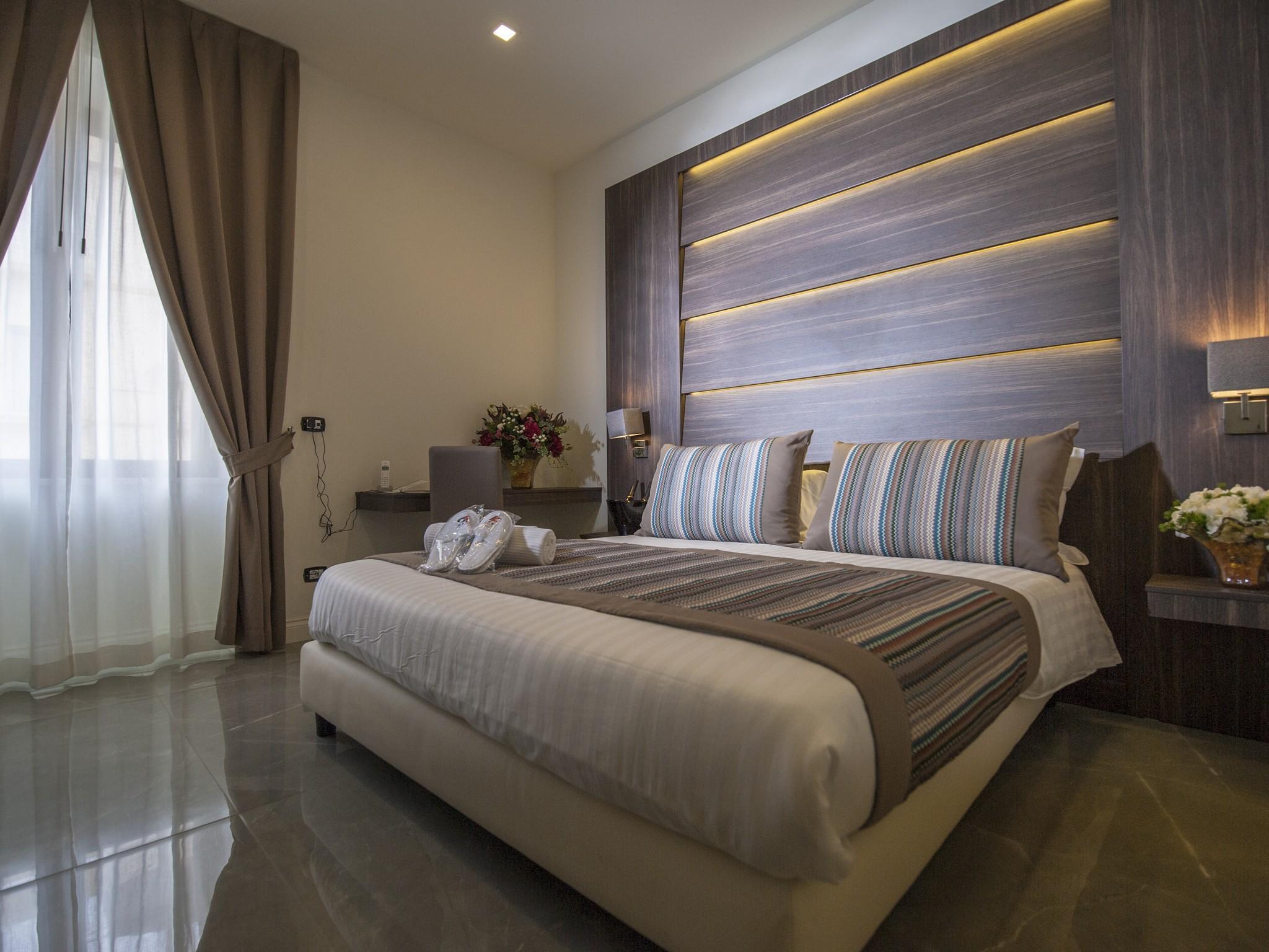 ปาลัซโซ ฟิเรนเซ Hotel เนเปิลส์ ภายนอก รูปภาพ