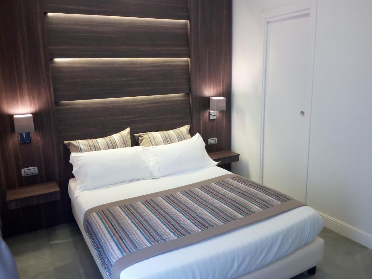 ปาลัซโซ ฟิเรนเซ Hotel เนเปิลส์ ภายนอก รูปภาพ